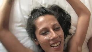En su primera escena de sexo anal  Spanish Noemi Jolie se deja follar fuerte en una intensa escena d…